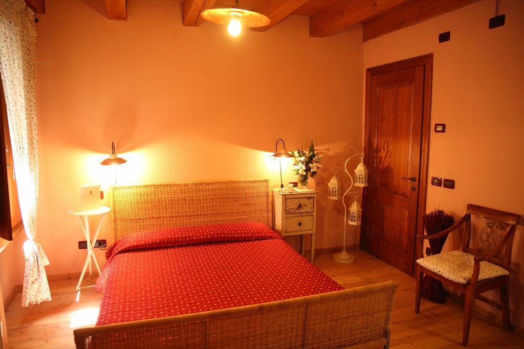 Agriturismo Corte Pellegrini سان مارتينو بون ألبرغو الغرفة الصورة